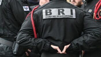 Un homme tué par balle près d’un bar-restaurant à Paris